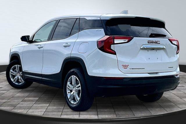 Used 2024 GMC Terrain SLE AWD/4WD image 2