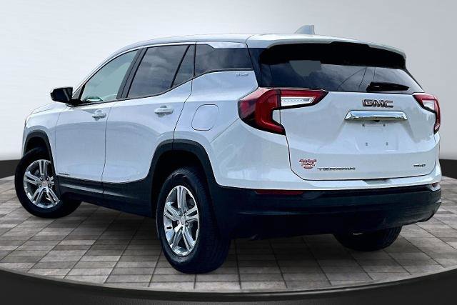 Used 2024 GMC Terrain SLE AWD/4WD image 2