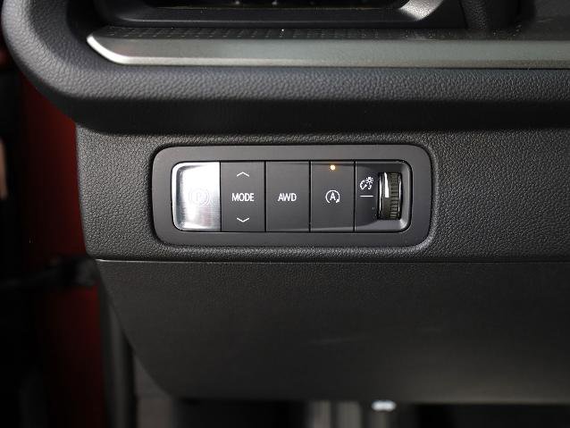 Used 2024 Chevrolet Traverse LT w/ Midnight/Sport Edition image 23