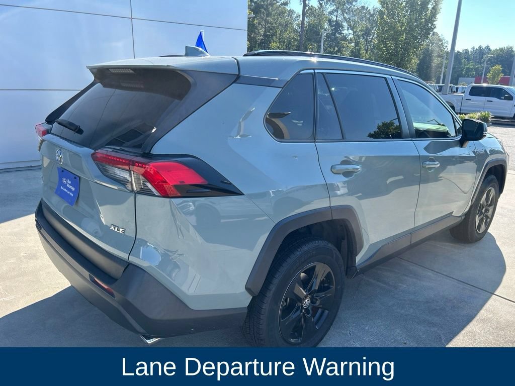 Used 2021 Toyota RAV4 XLE w/ Convenience Package FWD image 8