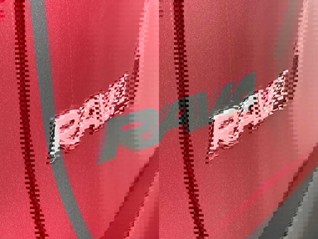 Used 2025 Toyota RAV4 XLE w/ Convenience Package image 7