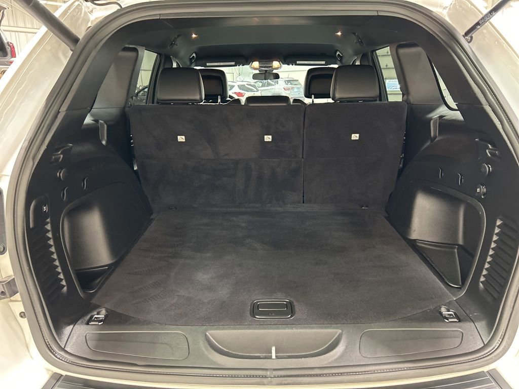 Used 2021 Jeep Grand Cherokee Laredo X image 24