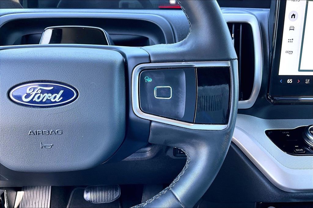 Certified 2025 Ford Expedition Active AWD/4WD image 19