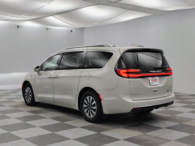 Used 2021 Chrysler Pacifica Touring-L w/ Uconnect Theater Family Group FWD image 9