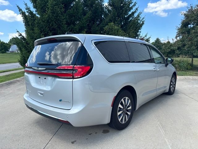 Used 2024 Chrysler Pacifica Limited FWD image 5