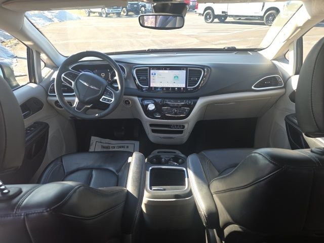Used 2023 Chrysler Pacifica Touring-L image 19