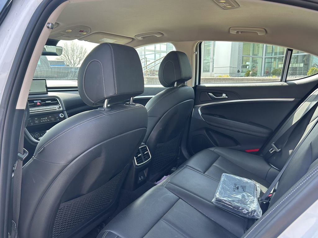 Used 2025 Genesis G70 2.5T image 14