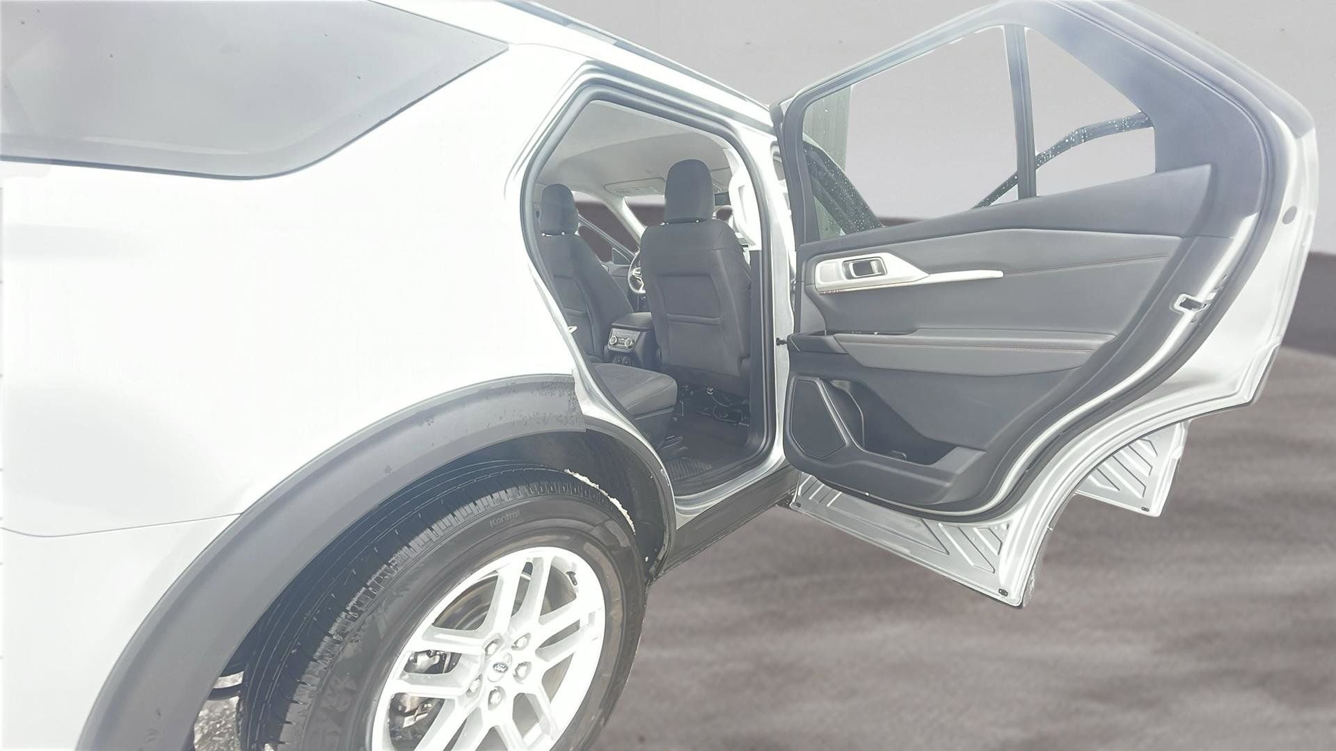 Certified 2025 Ford Explorer Active AWD/4WD image 22