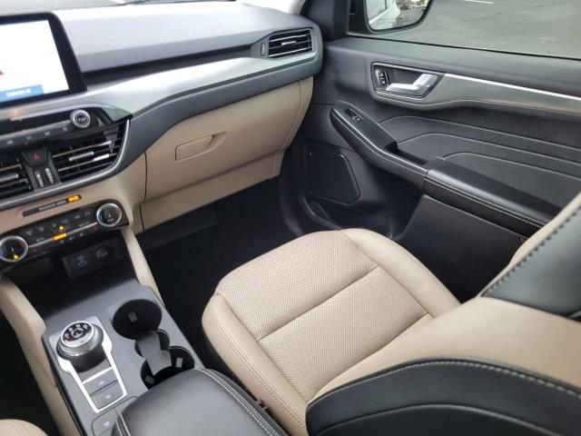 Certified 2022 Ford Escape Titanium image 19