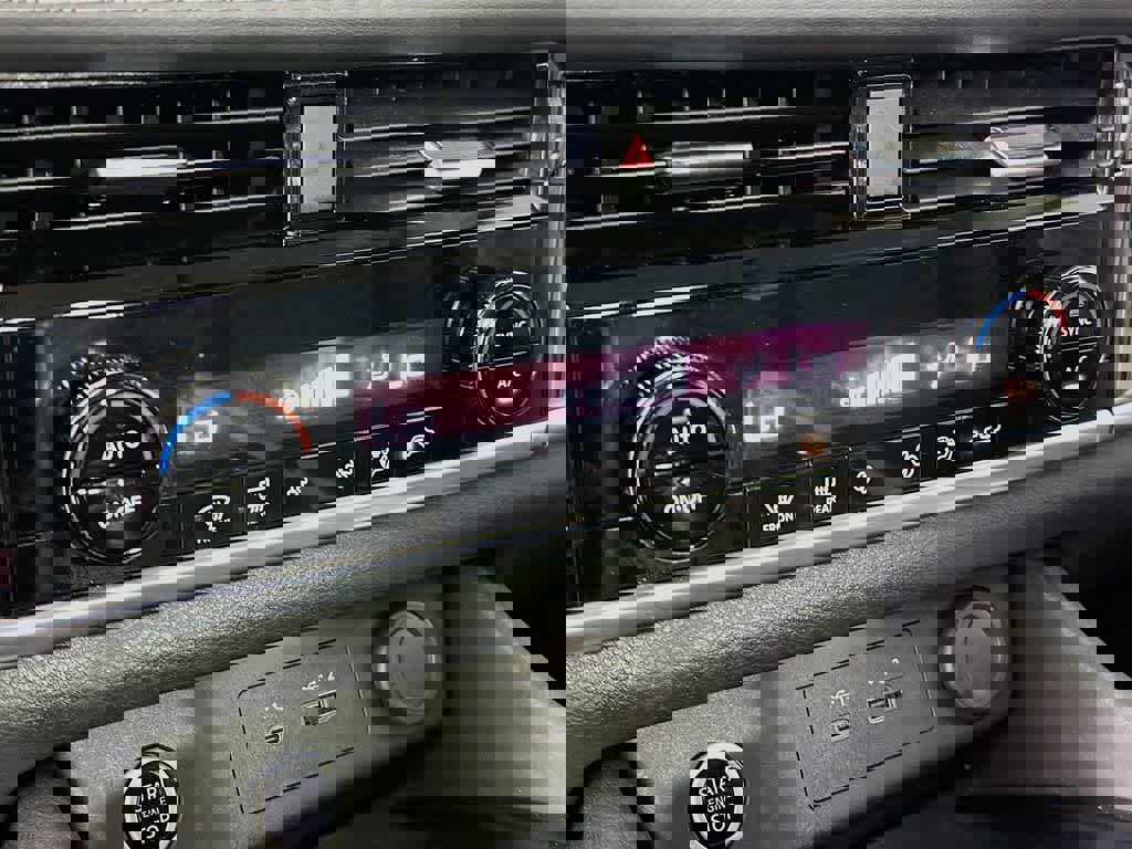 Used 2021 Nissan Rogue SV image 18