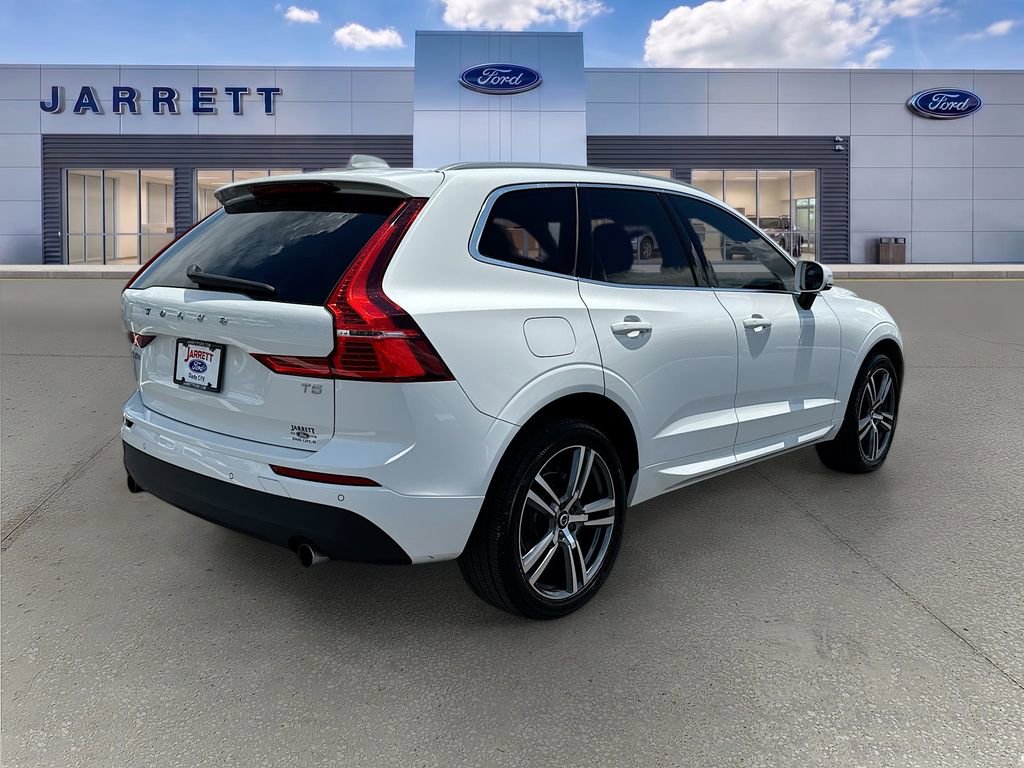 Used 2021 Volvo XC60 T5 Momentum w/ Premium Package FWD image 7