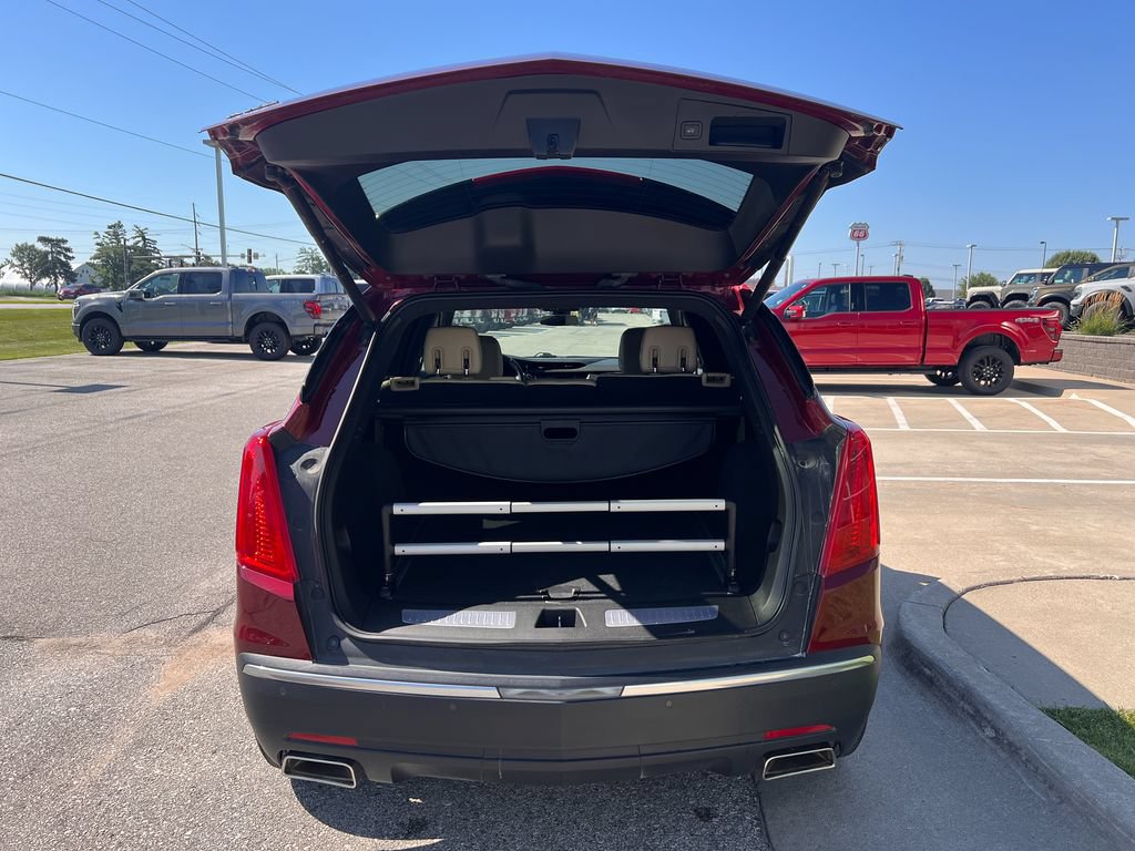 Used 2017 Cadillac XT5 Luxury w/ Driver Awareness Package AWD/4WD image 16