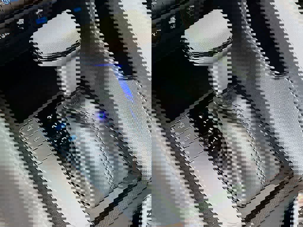 Used 2024 Hyundai Elantra SEL image 20