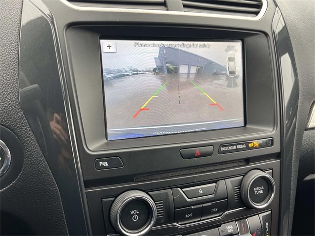 Certified 2018 Ford Explorer XLT w/ Equipment Group 202A image 37