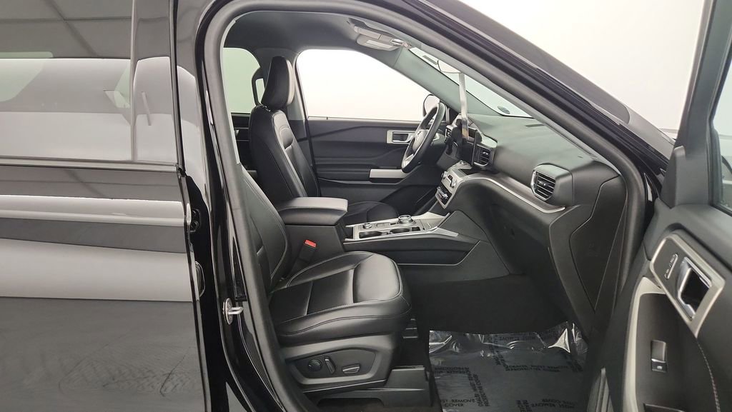 Certified 2024 Ford Explorer XLT w/ Equipment Group 202A AWD/4WD image 29
