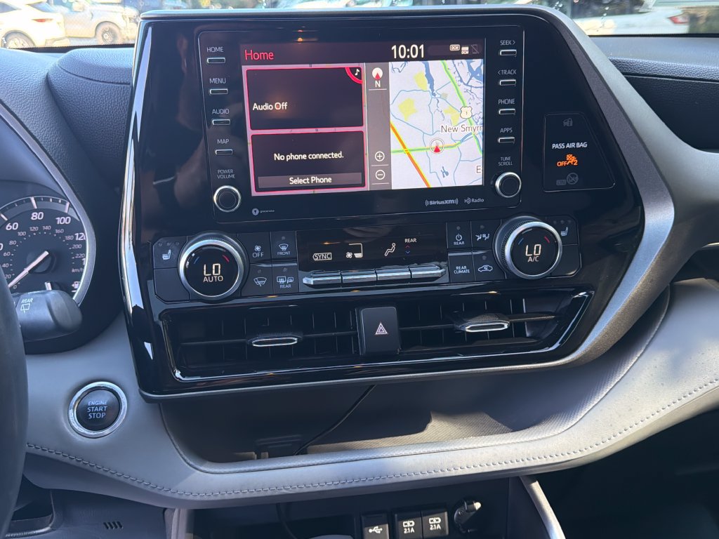 Used 2020 Toyota Highlander XLE FWD image 23