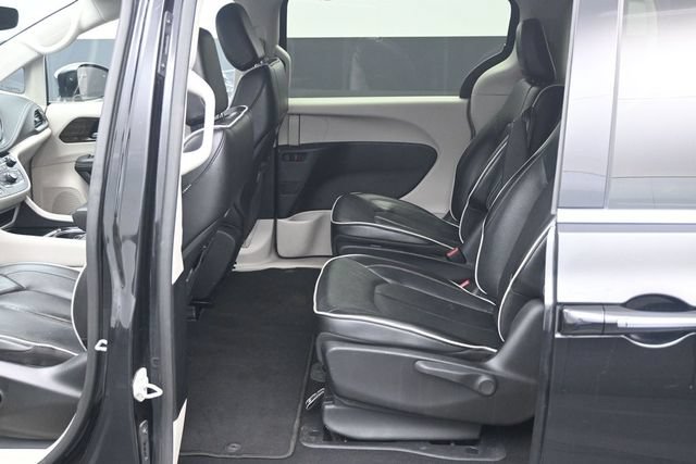 Used 2023 Chrysler Pacifica Limited FWD image 5