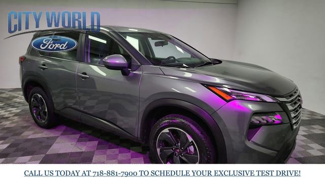 Used 2024 Nissan Rogue SV image 3