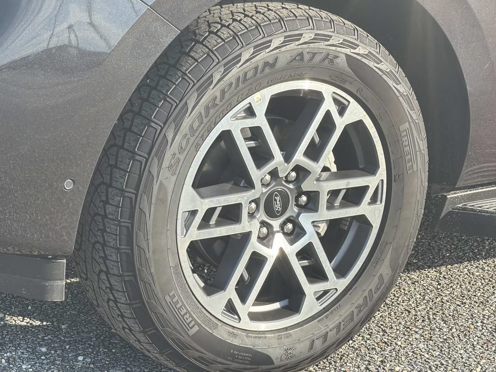 Certified 2025 Ford Expedition Active AWD/4WD image 9