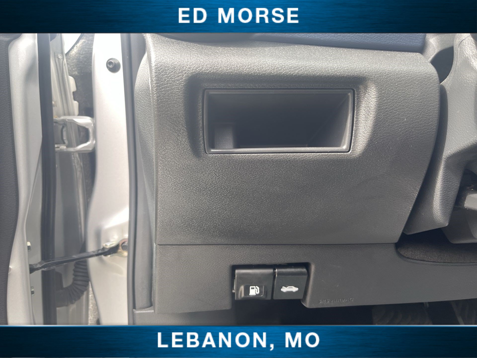 Used 2025 Nissan Versa SV FWD image 17