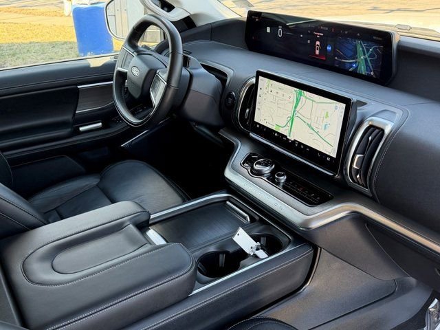 Certified 2025 Ford Expedition Max Platinum image 32