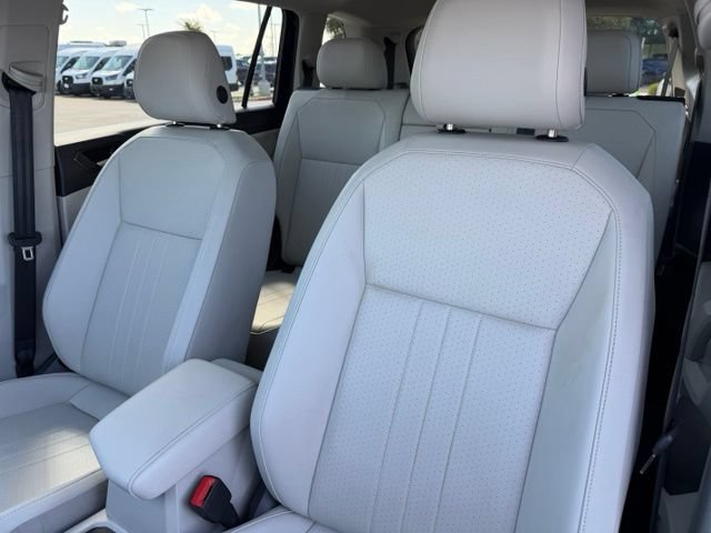 Used 2023 Volkswagen Tiguan SE w/ Panoramic Sunroof Package FWD image 13