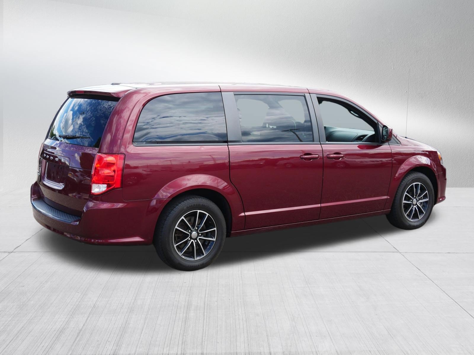 Used 2018 Dodge Grand Caravan SE FWD image 7