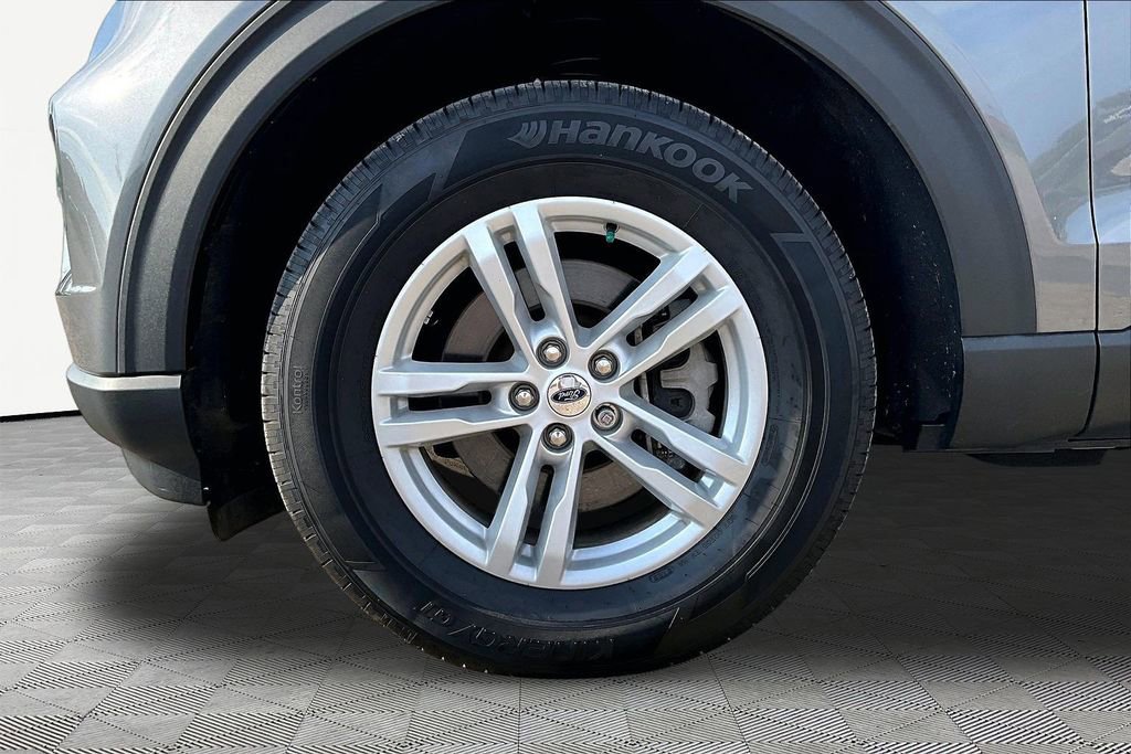 Certified 2024 Ford Explorer XLT w/ Equipment Group 202A AWD/4WD image 9