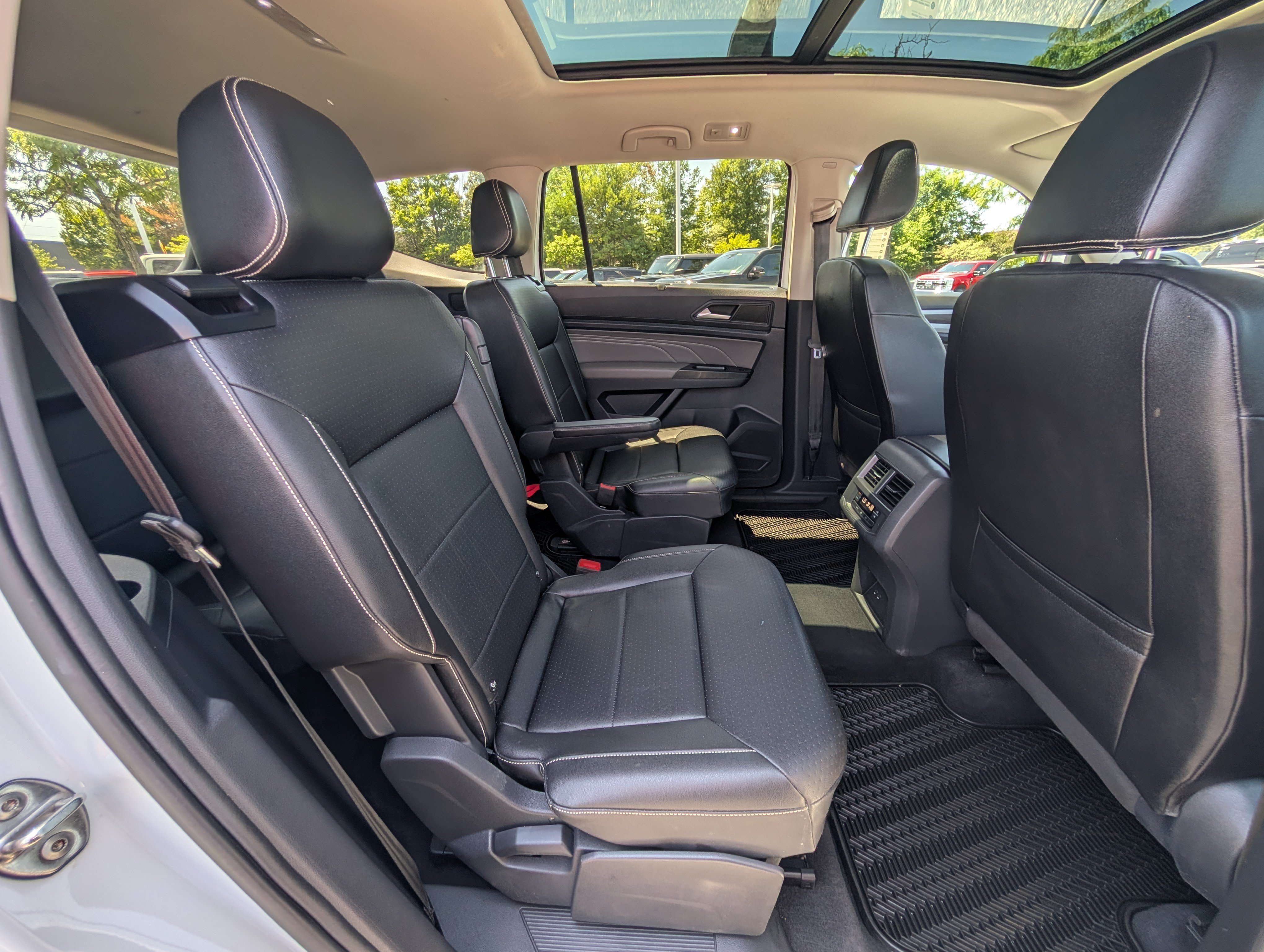 Used 2021 Volkswagen Atlas SE w/ Panoramic Sunroof Package AWD/4WD image 11