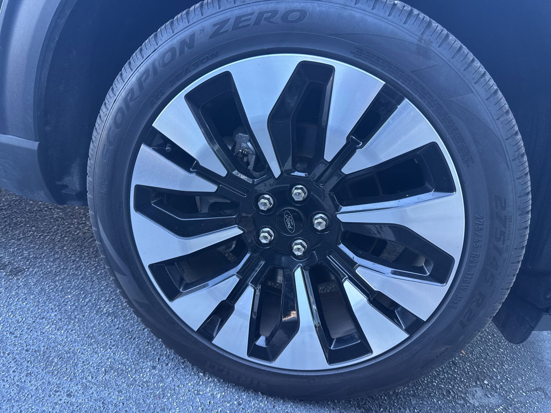 Certified 2025 Ford Explorer Platinum w/ LUX Leather Package image 11