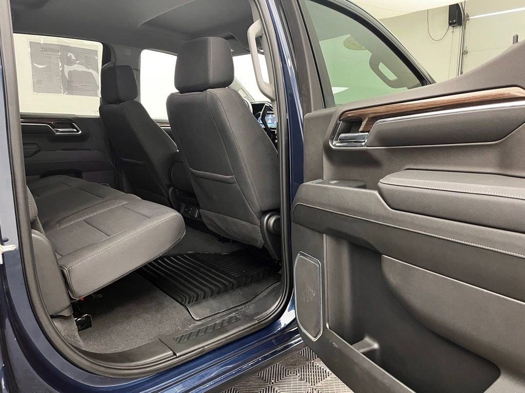 Used 2023 Chevrolet Silverado 1500 LT AWD/4WD image 31