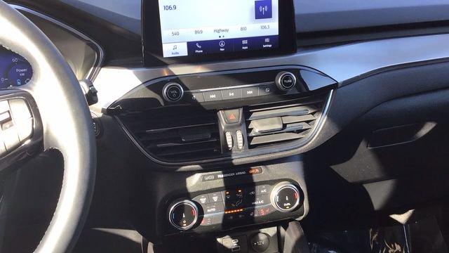 Certified 2022 Ford Escape Titanium image 25