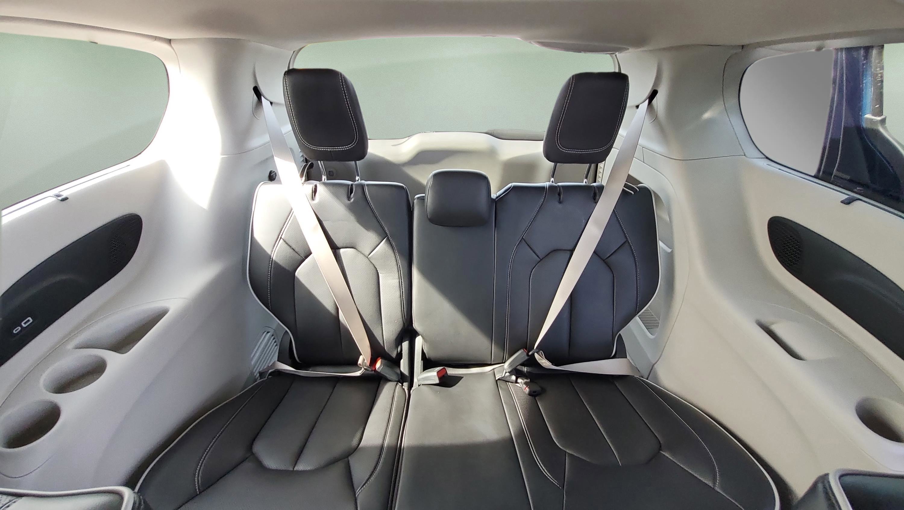 Used 2023 Chrysler Pacifica Limited image 14