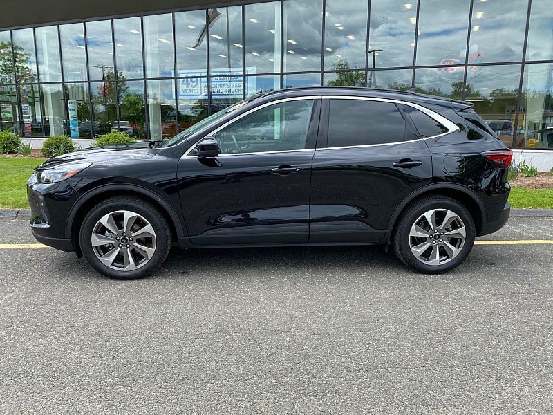 Certified 2025 Ford Escape Platinum AWD/4WD image 4