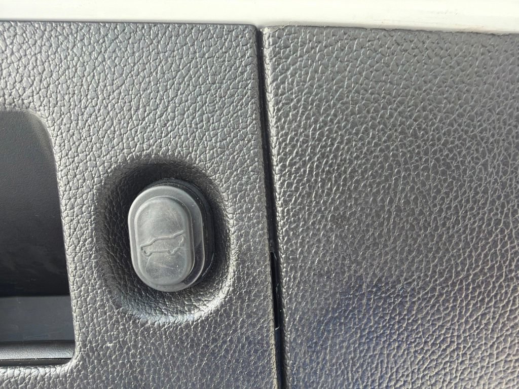 Used 2019 Chevrolet Suburban LT RWD image 9