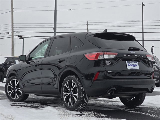 Certified 2022 Ford Escape SE w/ SE Sport Appearance Package image 3