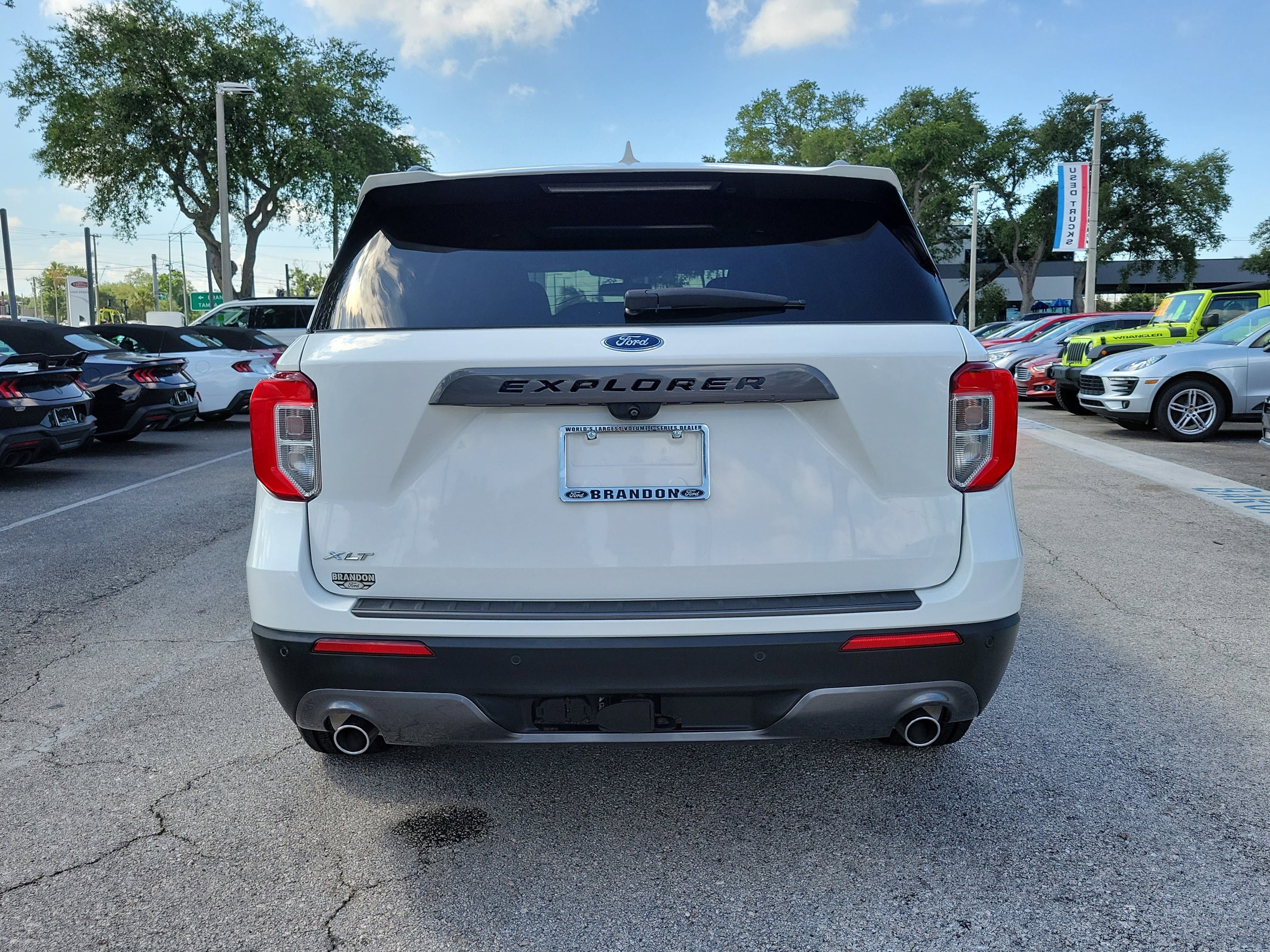 Certified 2022 Ford Explorer XLT w/ Equipment Group 202A RWD image 8