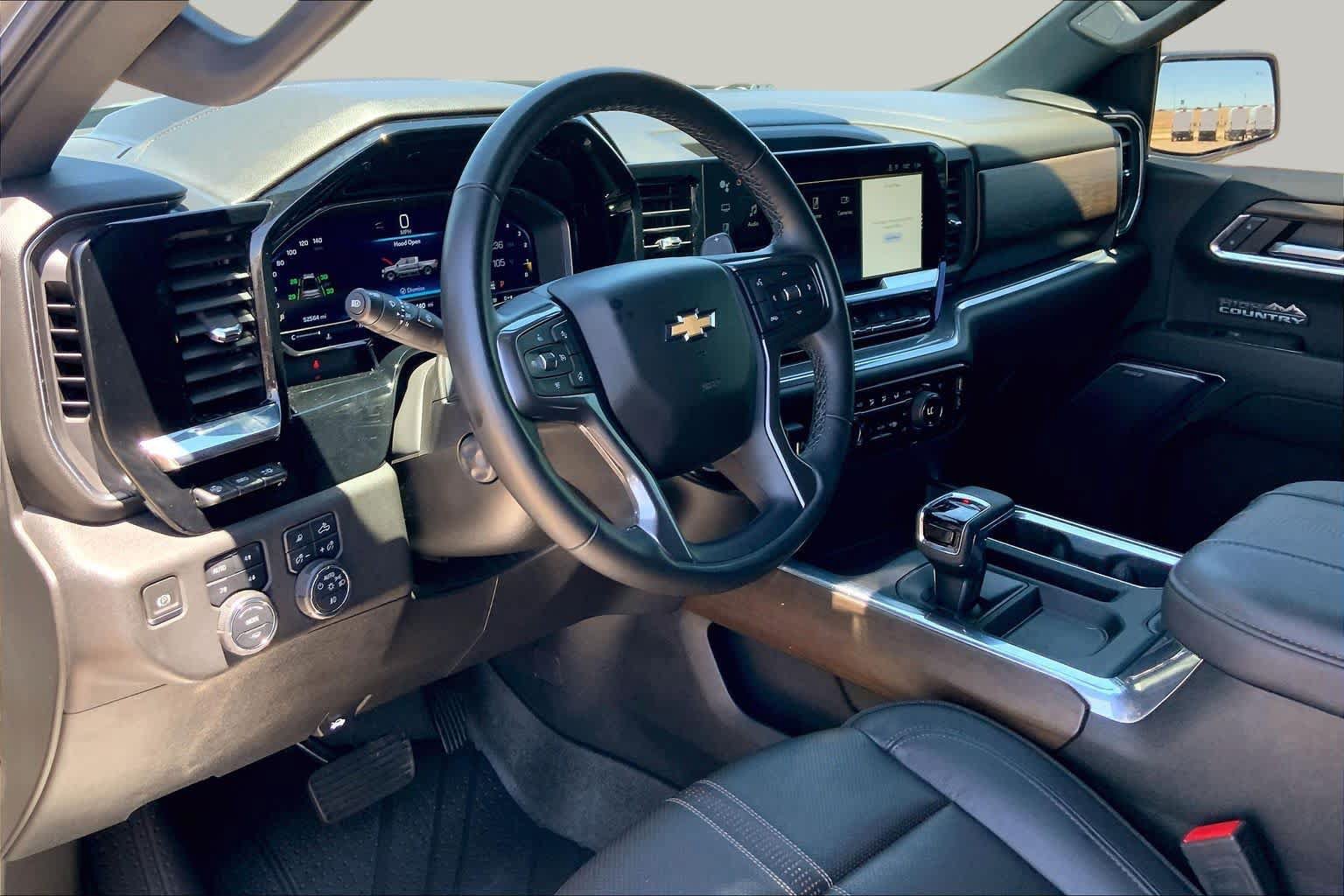 Used 2024 Chevrolet Silverado 1500 High Country w/ High Country Premium Package AWD/4WD image 18