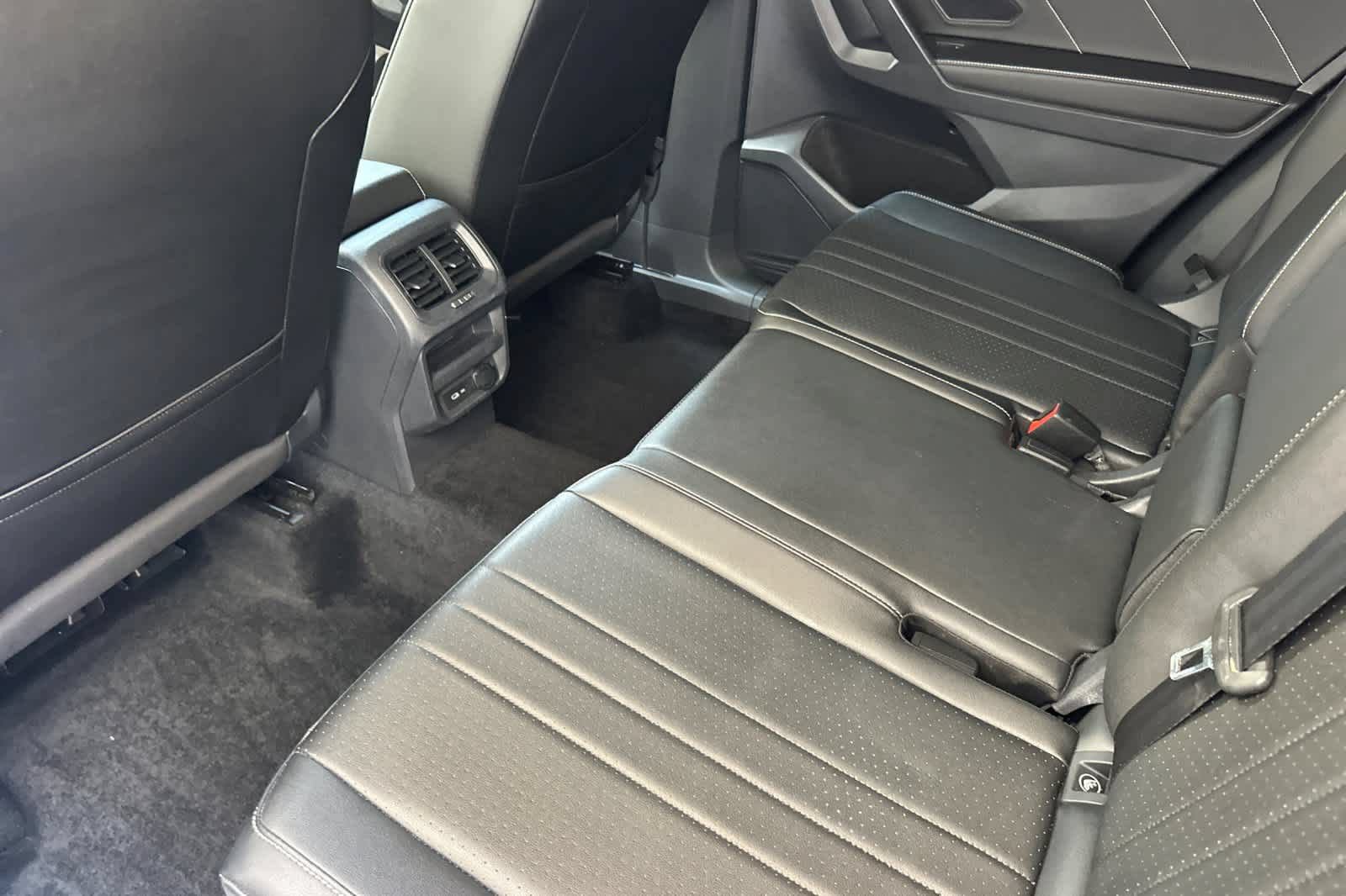 Used 2023 Volkswagen Tiguan SE AWD/4WD image 4