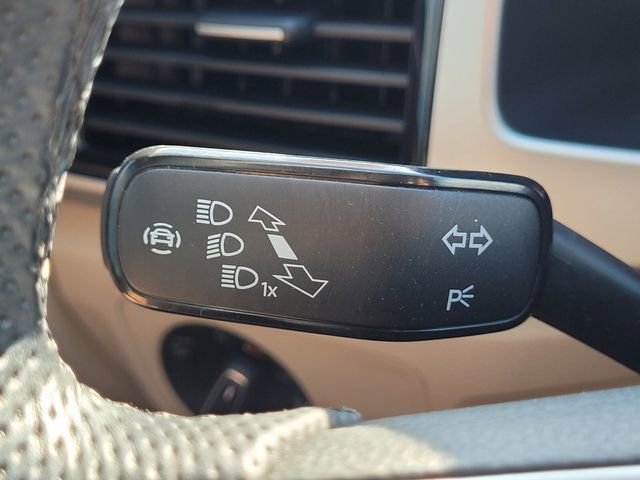 Used 2021 Volkswagen Atlas SEL R-Line image 33