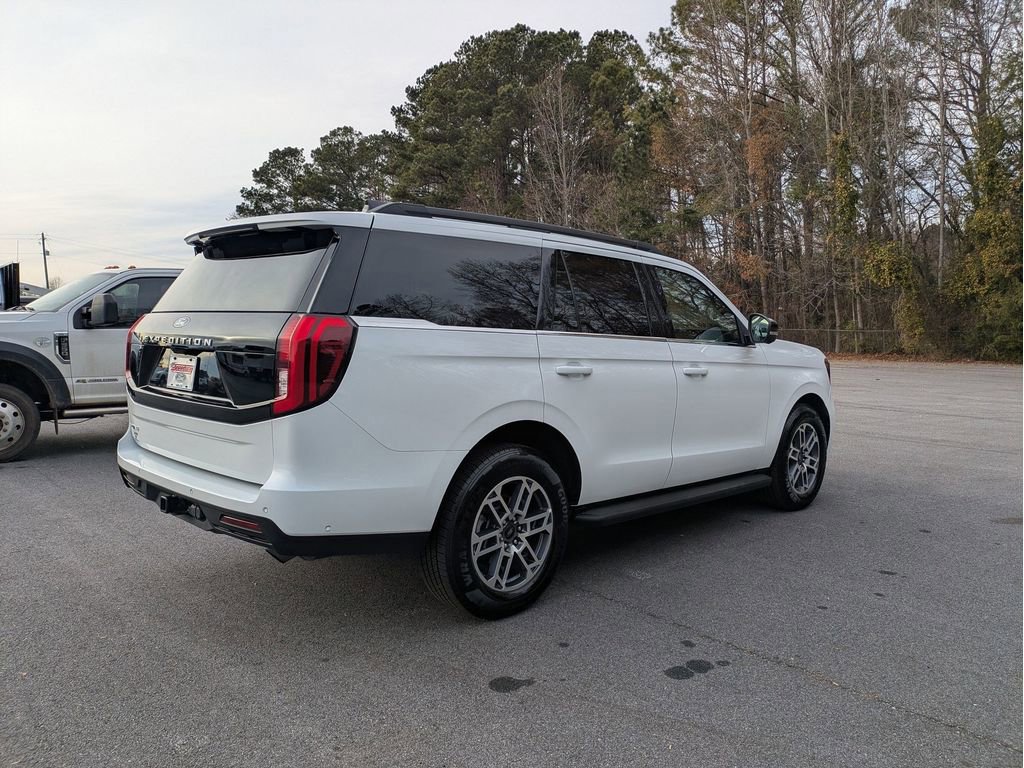 Certified 2025 Ford Expedition Active image 6