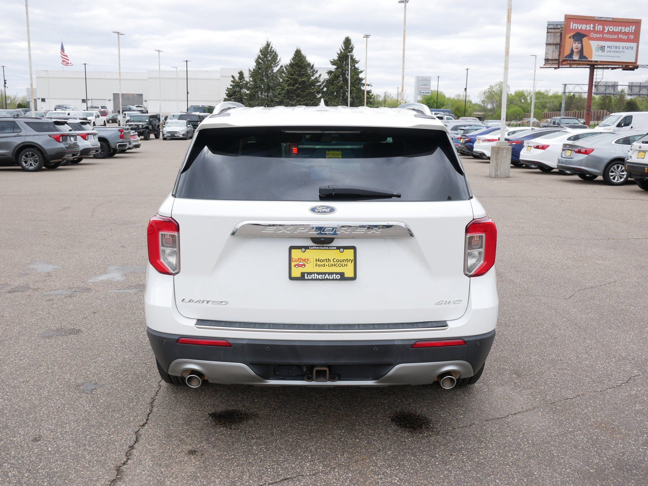 Certified 2022 Ford Explorer Limited w/ Equipment Group 301A AWD/4WD image 4