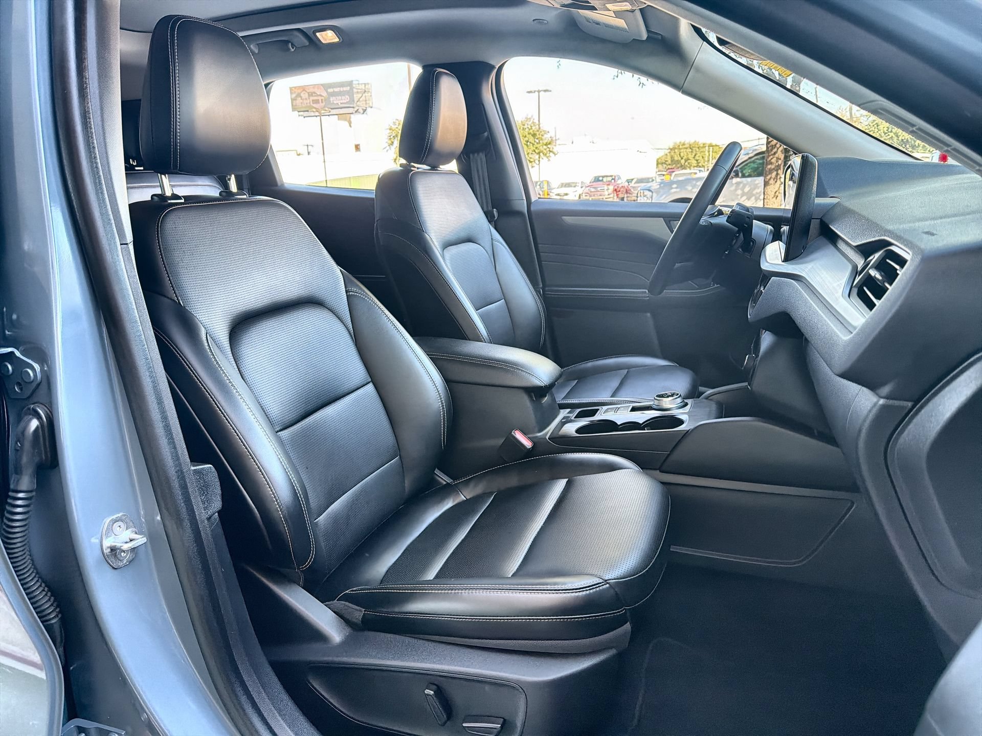 Certified 2025 Ford Escape Platinum AWD/4WD image 25