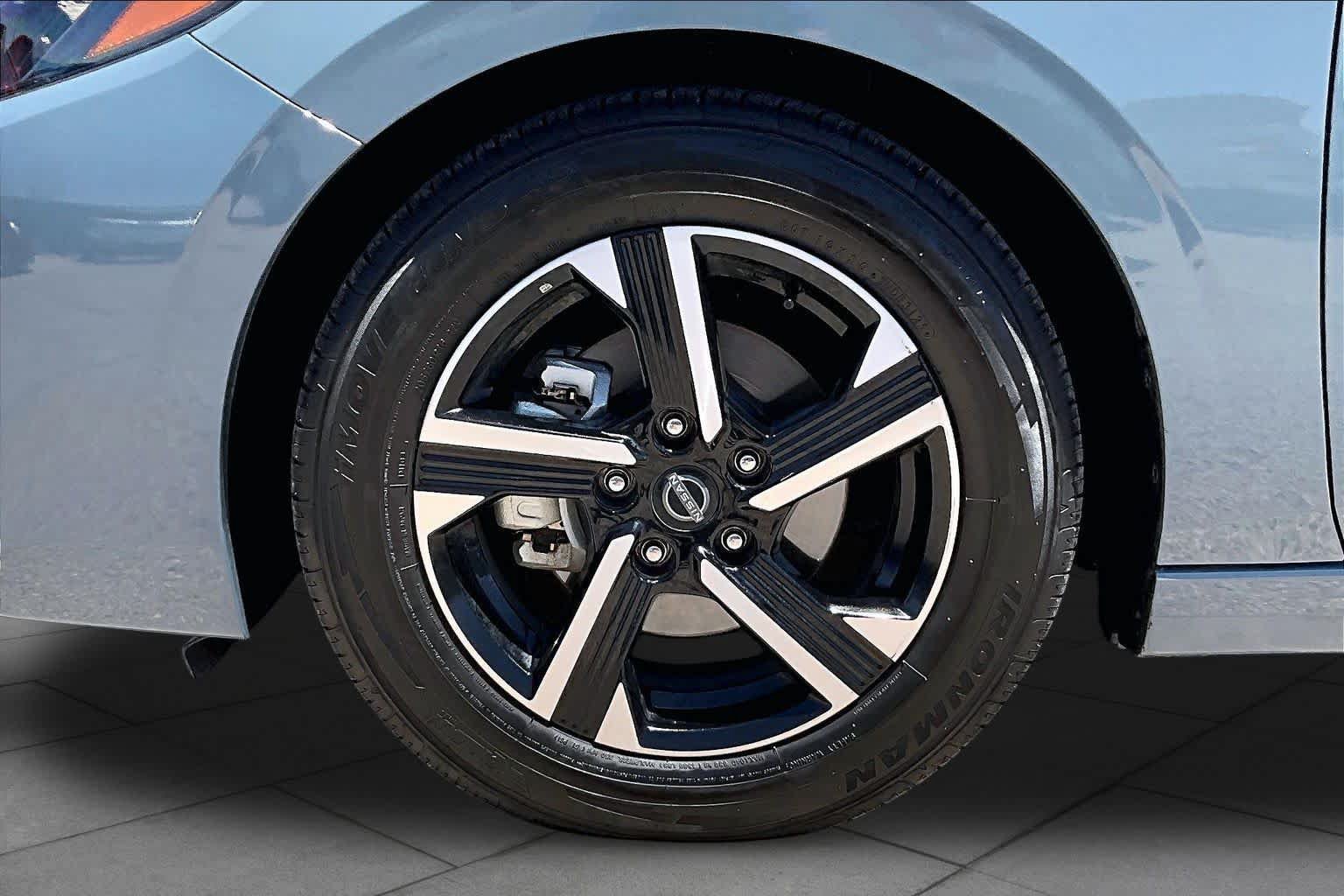 Used 2025 Nissan Sentra SV FWD image 11