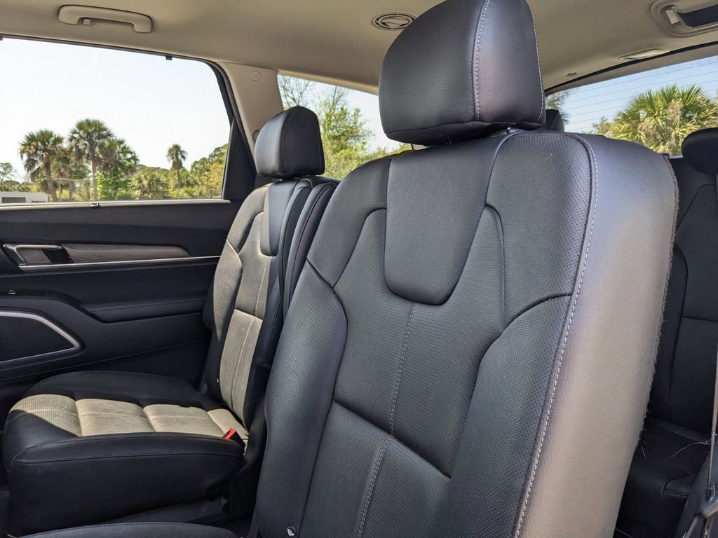 Used 2022 Kia Telluride EX w/ EX Premium Package image 19