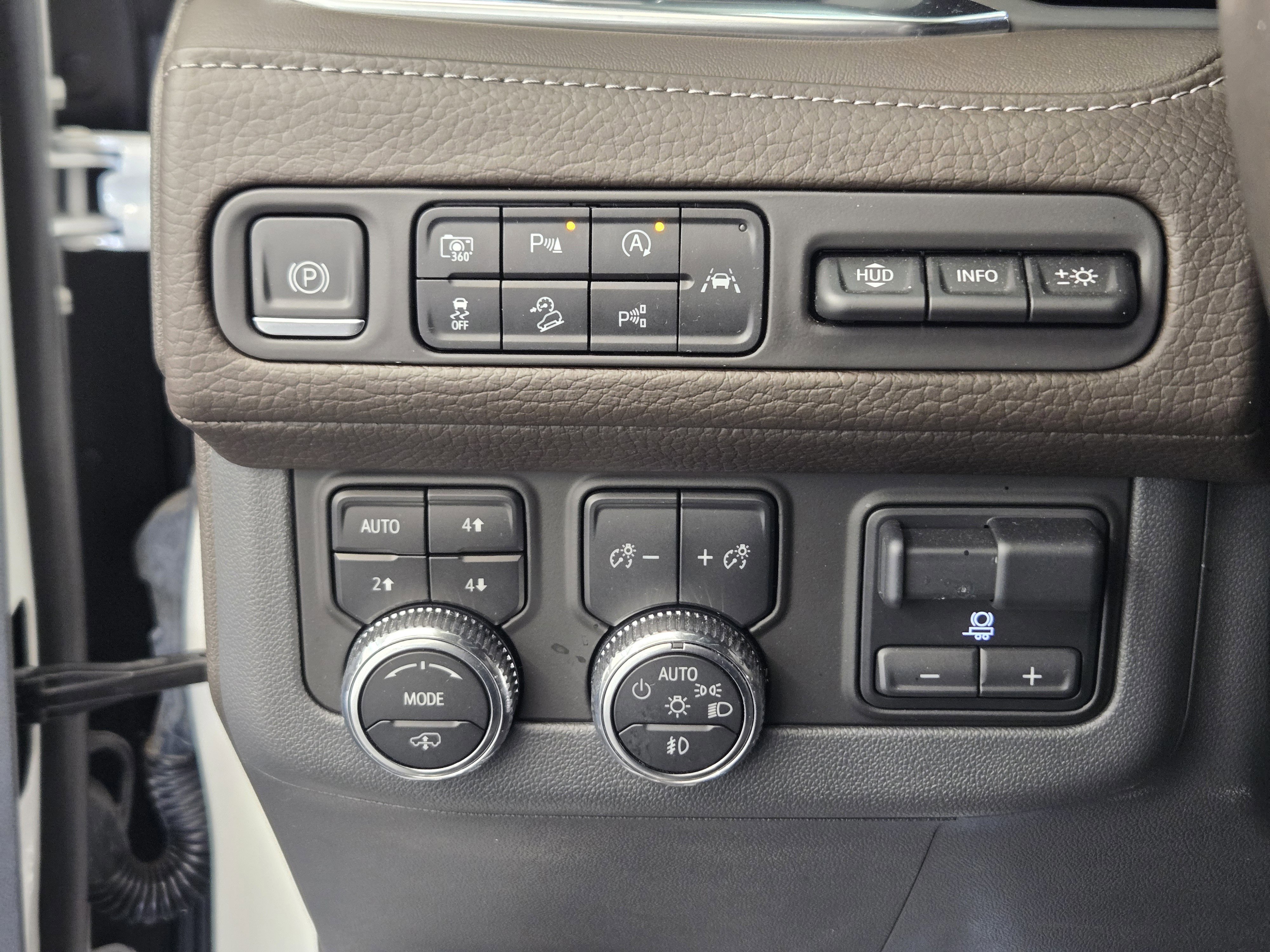 Used 2023 GMC Yukon XL Denali w/ Advanced Technology Package image 21