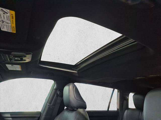 Used 2021 Toyota Highlander XSE FWD image 11