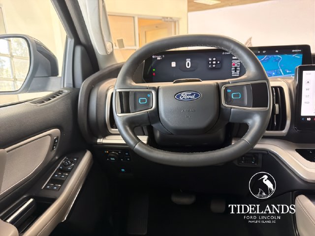 Certified 2025 Ford Expedition Active AWD/4WD image 18