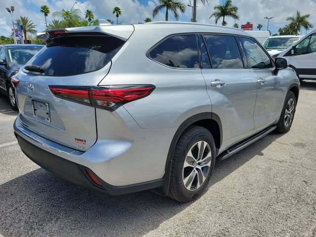 Used 2022 Toyota Highlander XLE image 2