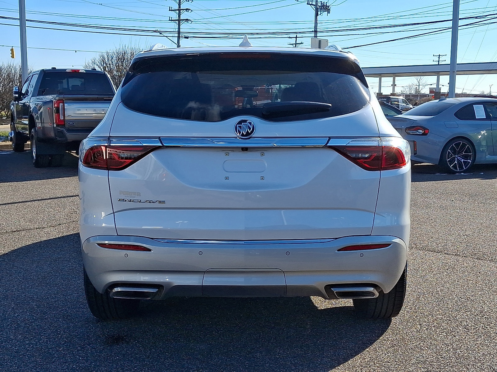 Used 2023 Buick Enclave Essence image 6